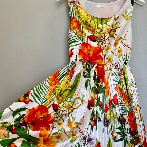 Lavand Tropical Floral Pleated Dress - Picture 3 of 6